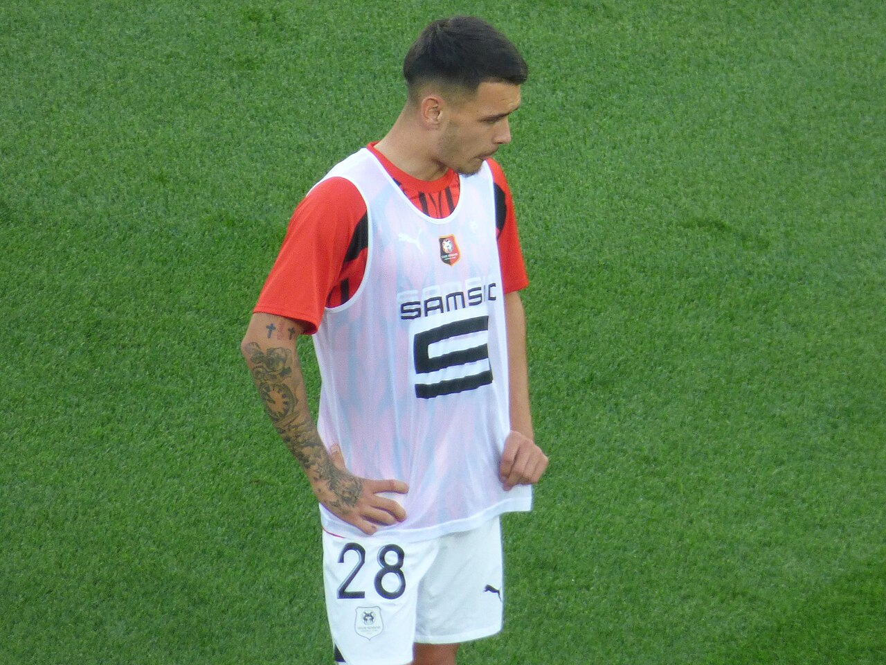 Enzo Le Fée trong một trận đấu của Stade Rennais