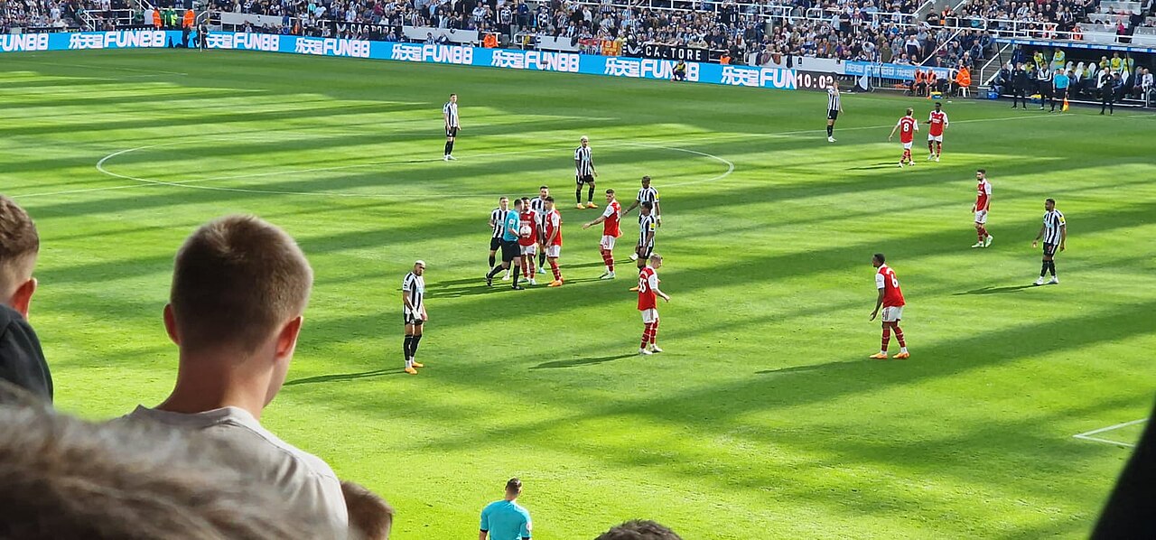 Sven Botman trong trận Newcastle United gặp Arsenal