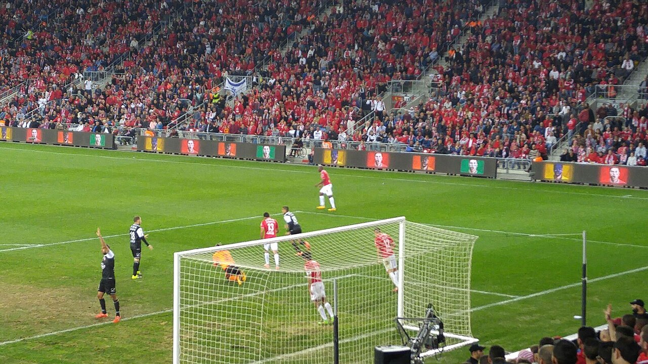 Các cầu thủ thi đấu tại Israel Premier League