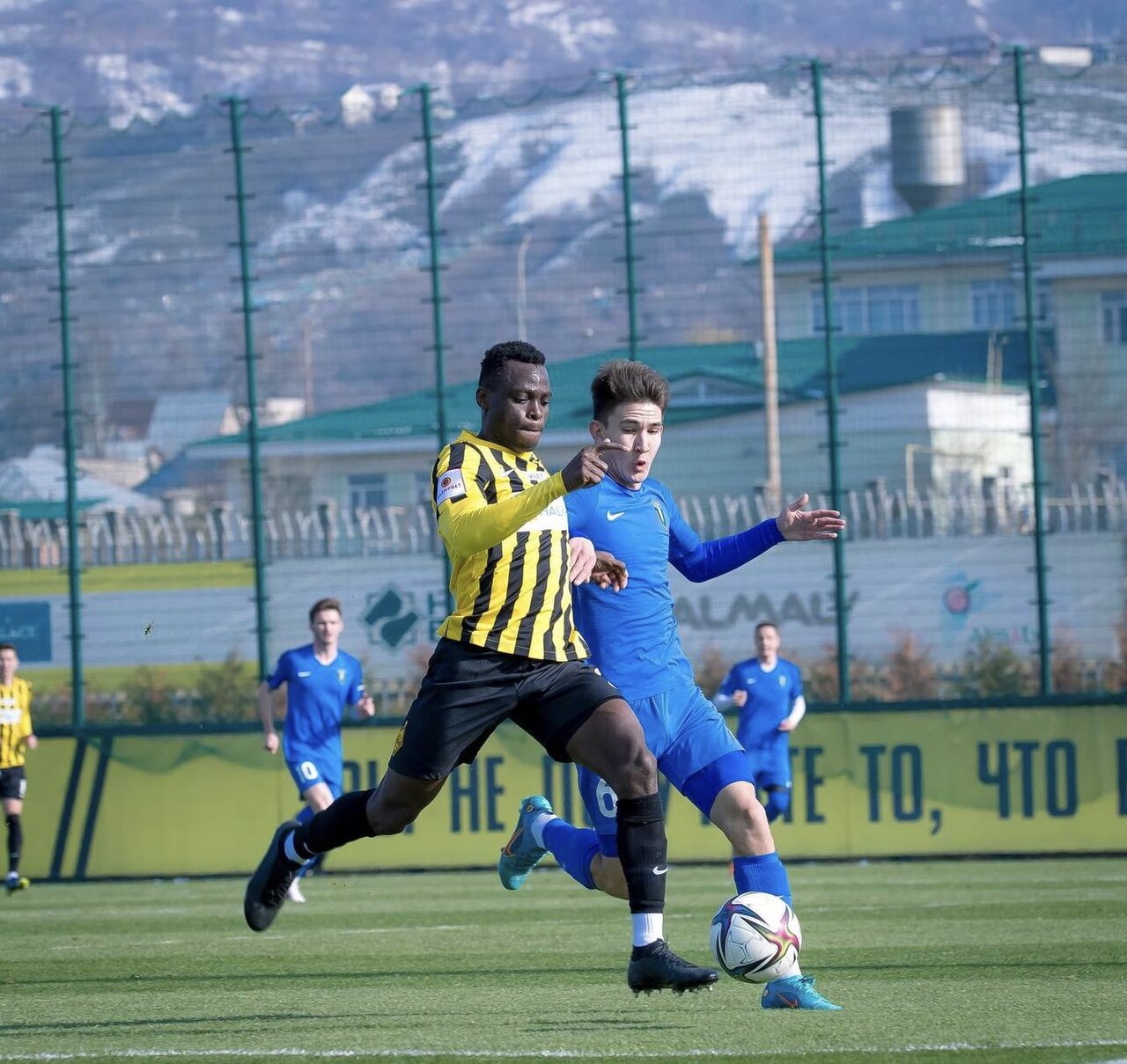 Các cầu thủ thi đấu tại Kazakhstan Premier League