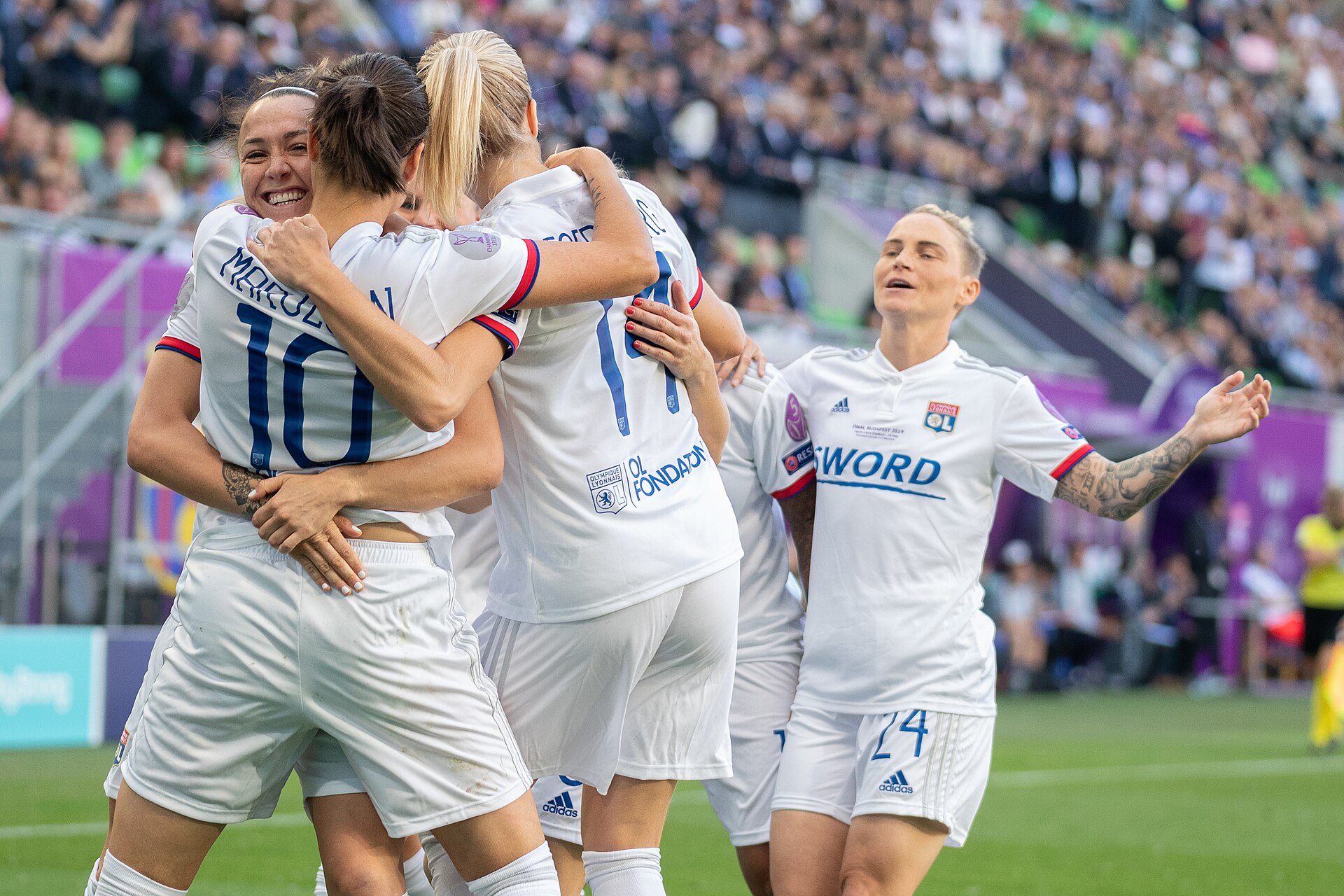 Cầu thủ Lyon ăn mừng tại chung kết Champions League nữ