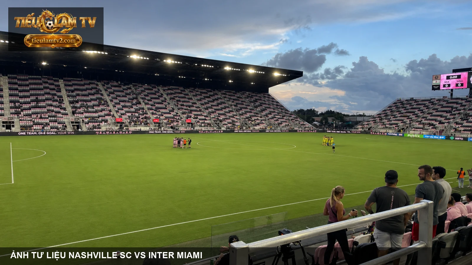 Hai đội Nashville SC và Inter Miami tập trung trước trận đấu