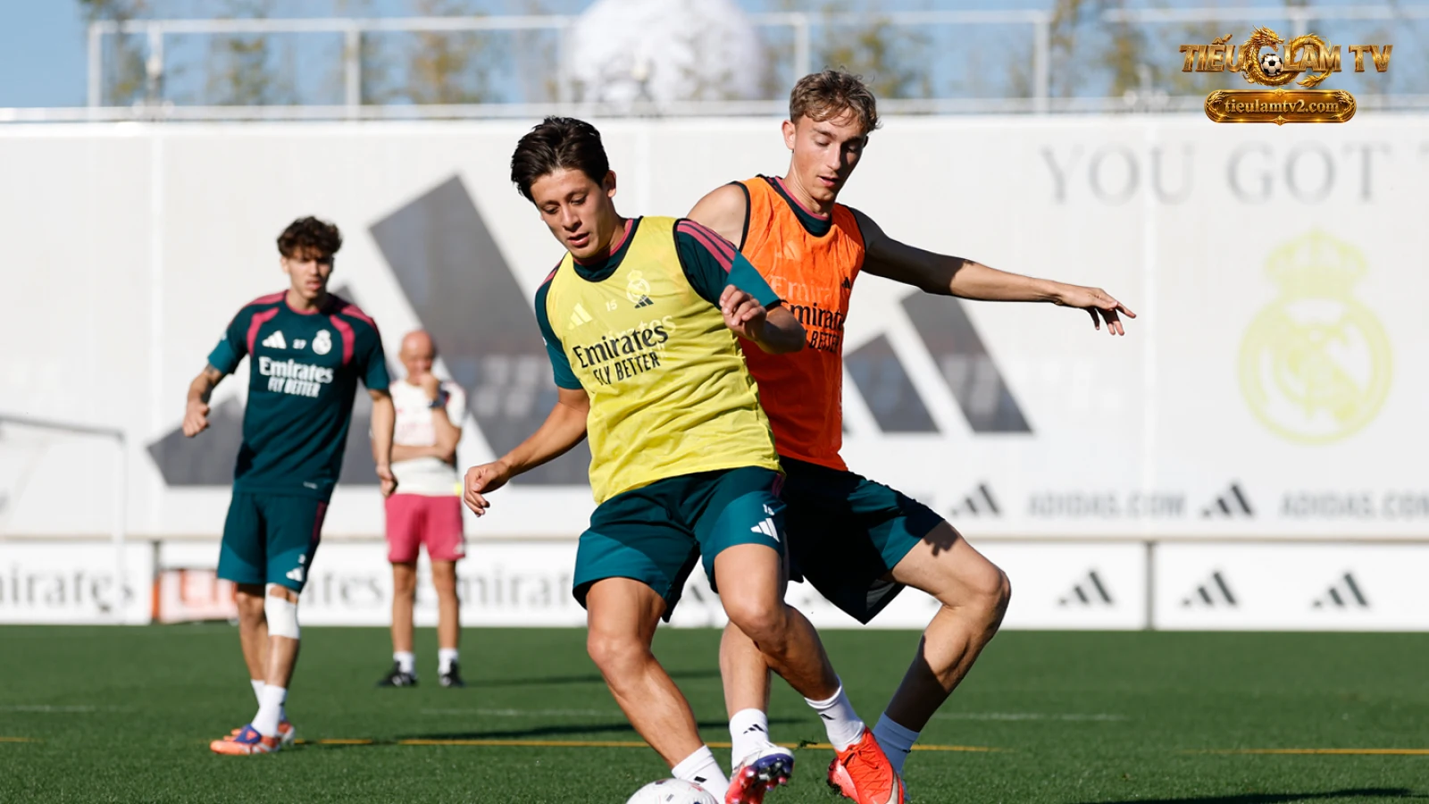 Real Madrid trong ảnh đội bóng trước trận Elche vs Real Madrid