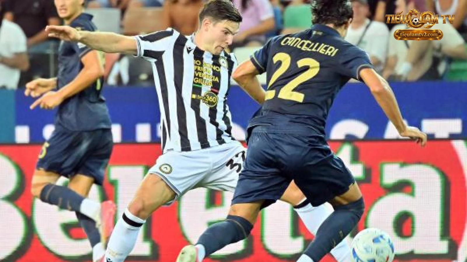 Udinese tranh chấp với Lazio ngày 7/9