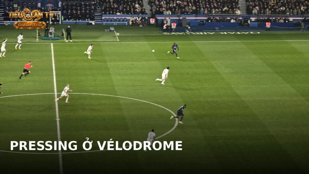 Cầu thủ PSG và Marseille trong trận Ligue 1