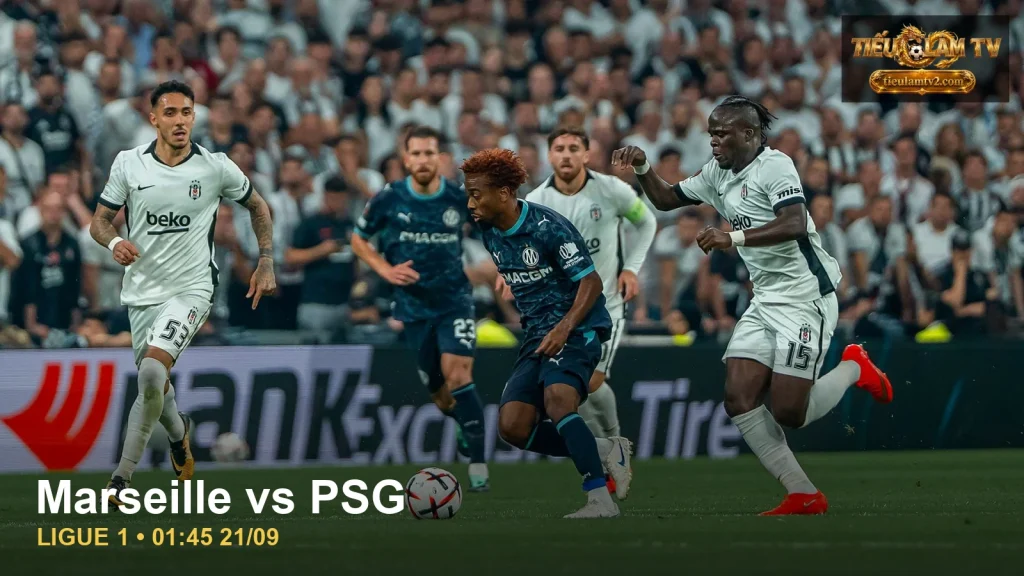 Cầu thủ Marseille triển khai bóng trước trận PSG